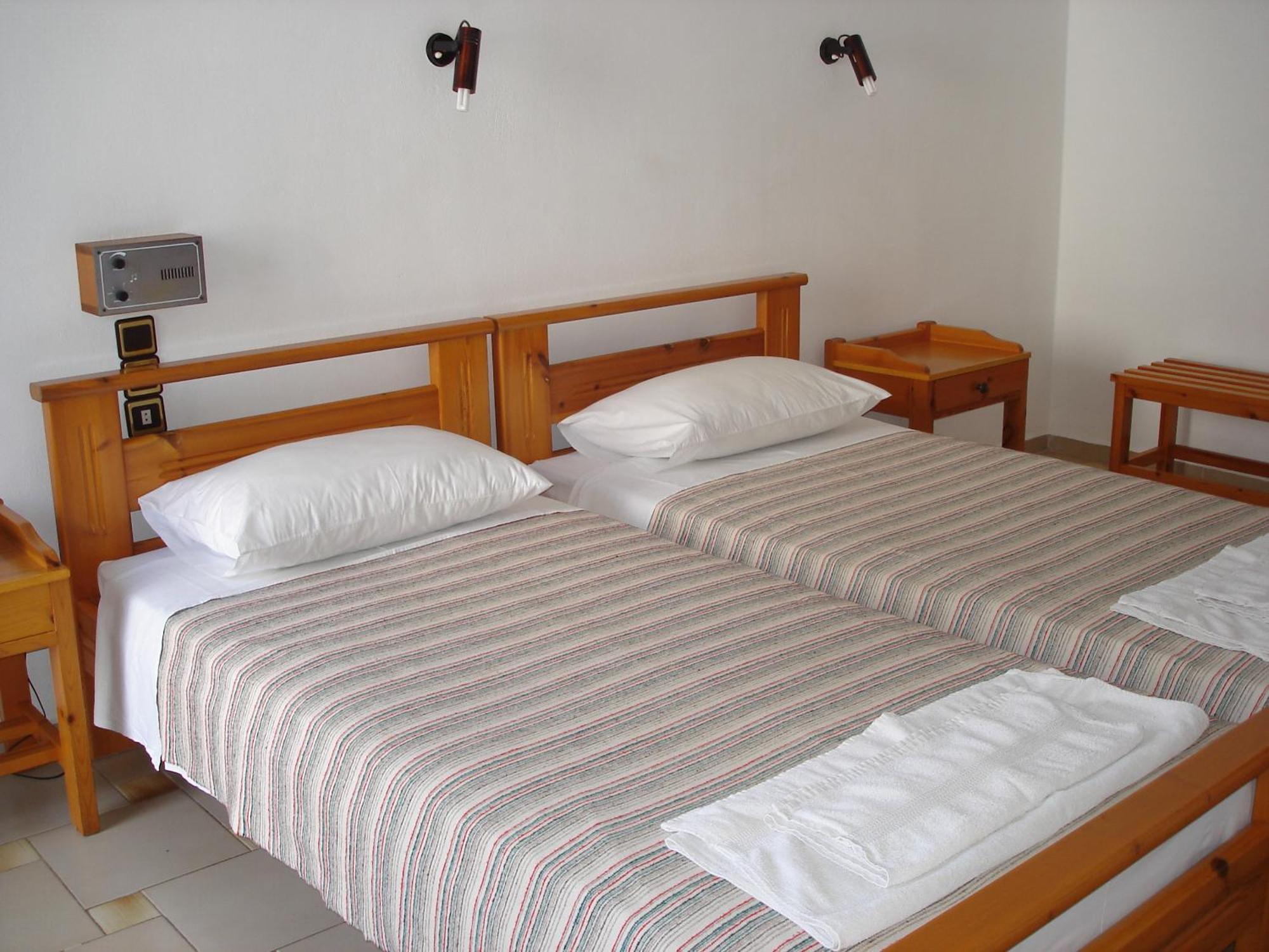 Popi Hotel Apartments Agia Marina Eksteriør billede