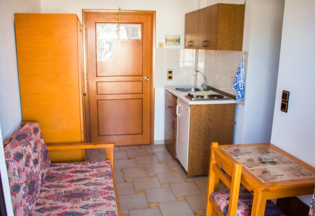 Popi Hotel Apartments Agia Marina Eksteriør billede